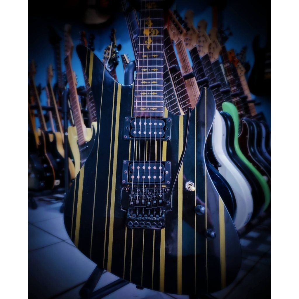 gitar elektrik Schecter SYN avengged 7 pold copoy kondisi second, mulus, minus tidak ad ttup blkng, 