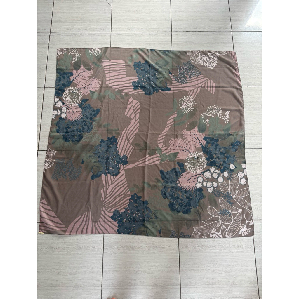 Hijab segiempat Kamiidea