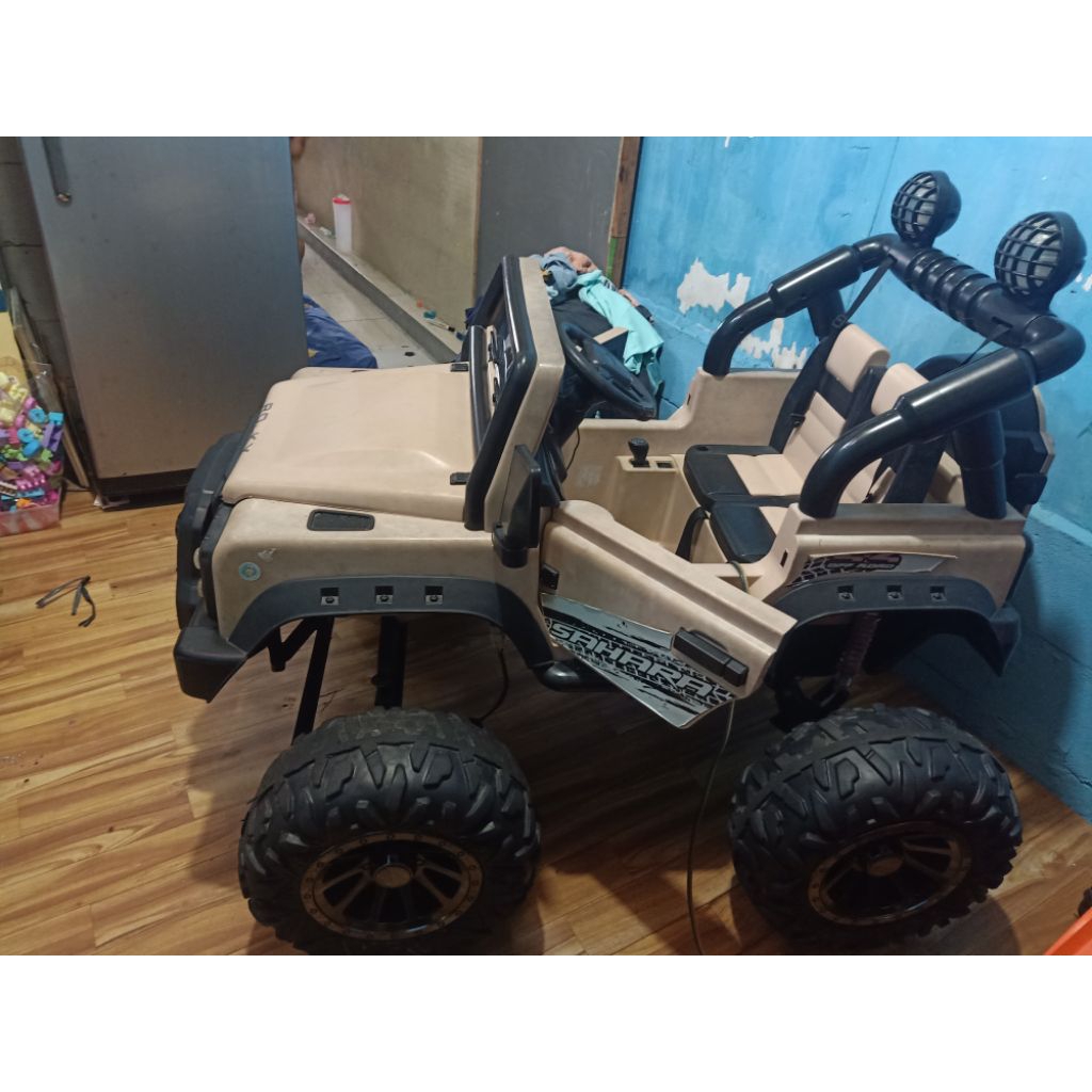 mobil aki anak Jeep Rocky sahara