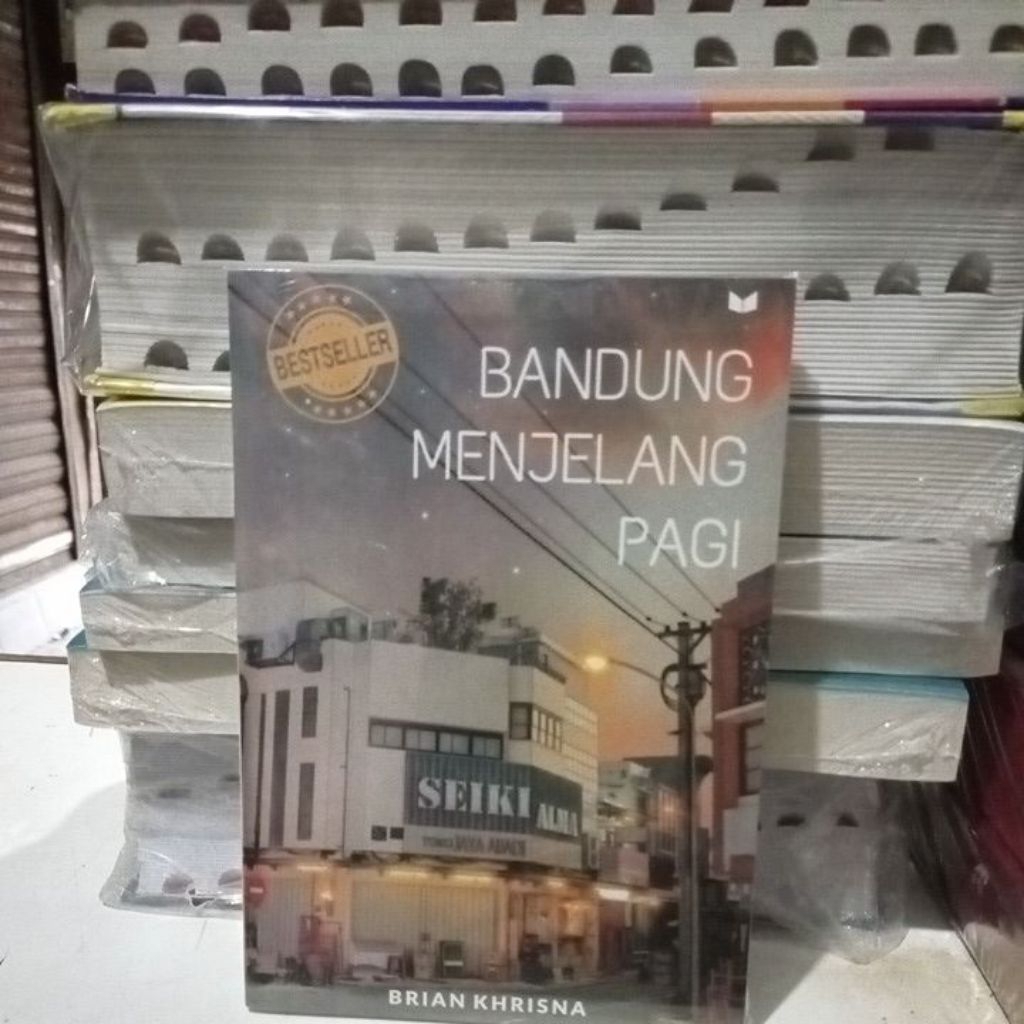 Bandung Menjelang Pagi