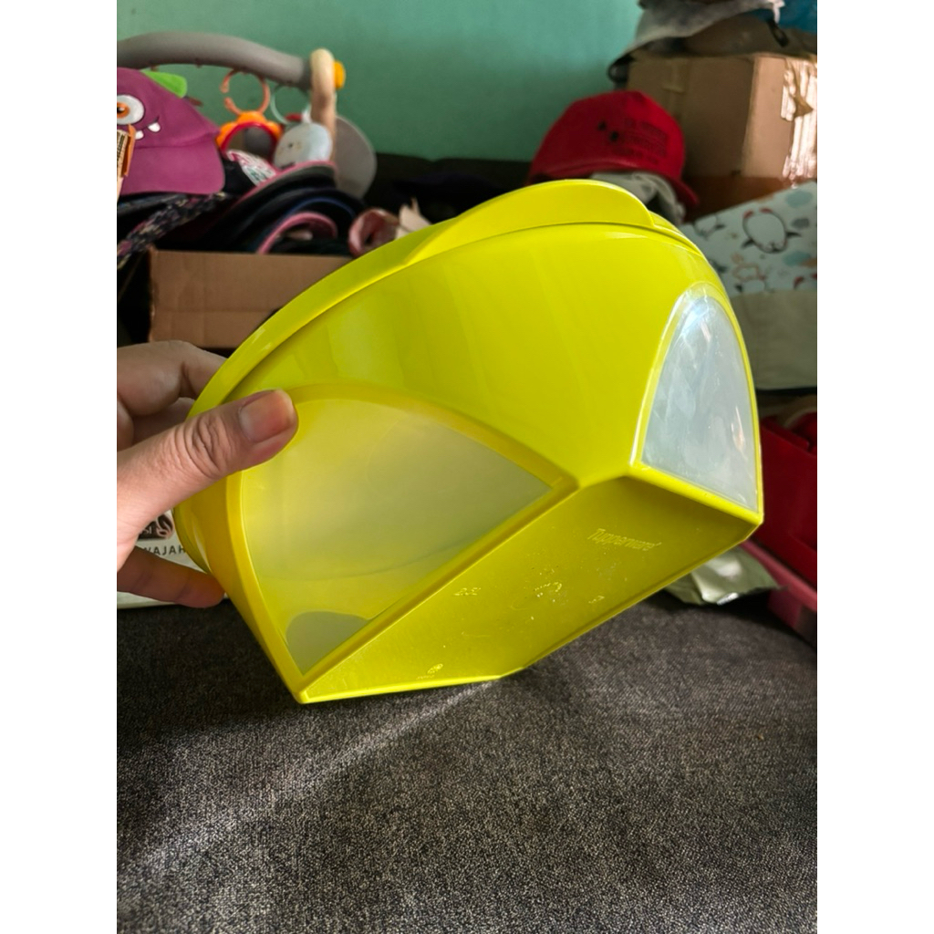 TUPPERWARE GREEN BOWL 2.5 L
