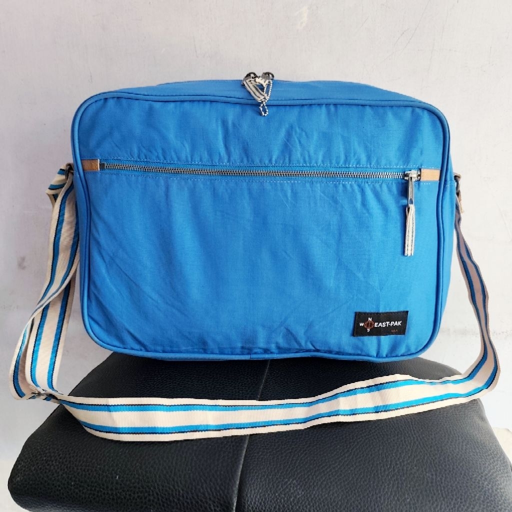 Eastpak Sling Bag / tas selempang laptop Eastpak