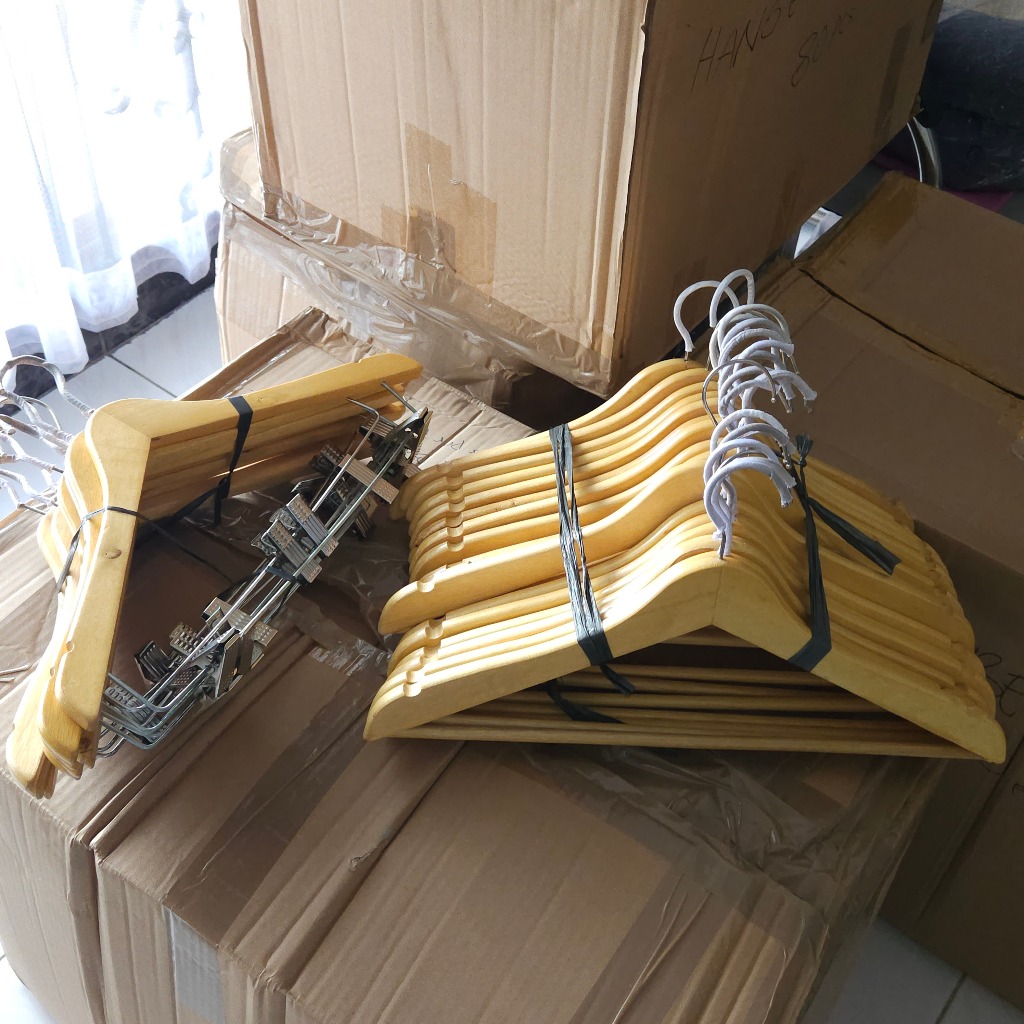 BEKAS / Hanger Kayu Biasa & Hanger Jepit / Bekas Butik Baju / Cocok Untuk Usaha / BACA Deskripsi