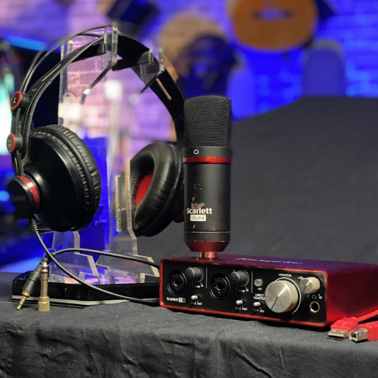 Focusrite Scarlett 2i2 Studio Gen 2