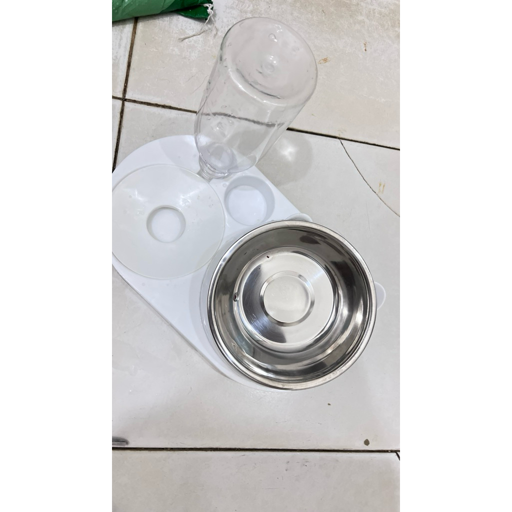 tempat makanan kucing otomatis