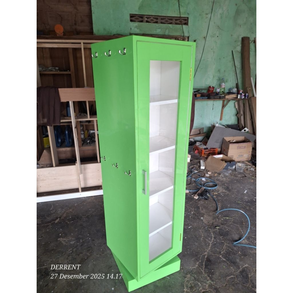 lemari hijab dan tas putar