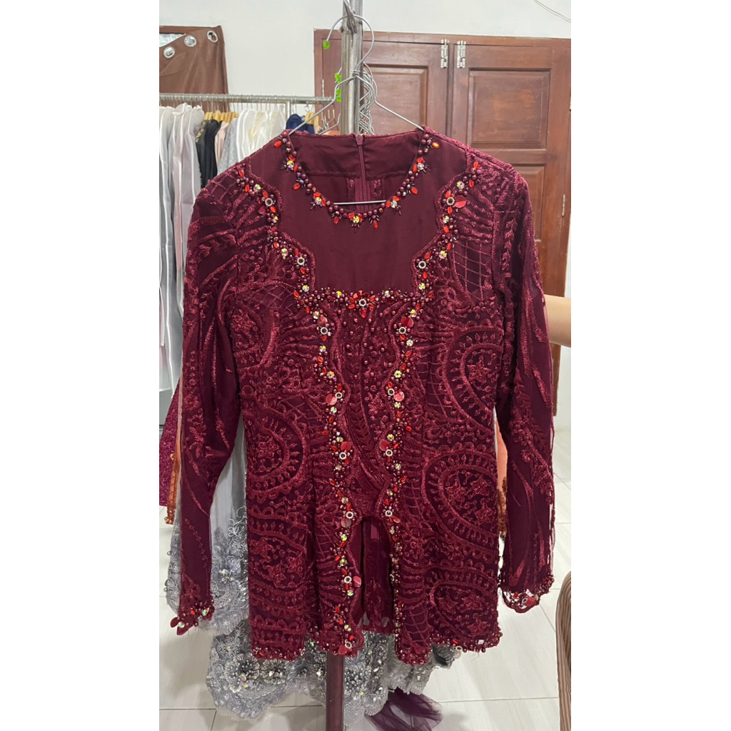 Kebaya Merah Maroon