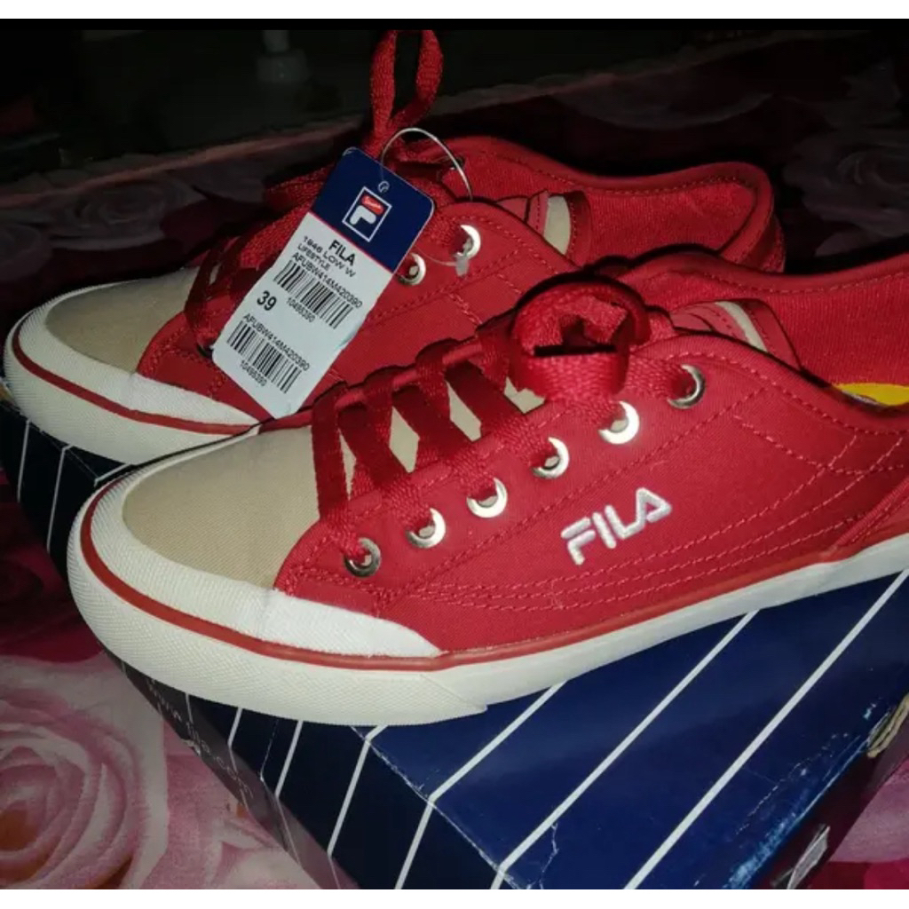 Fila X Vespa 1946 Sepatu Wanita ukuran 39 Like New Prelove