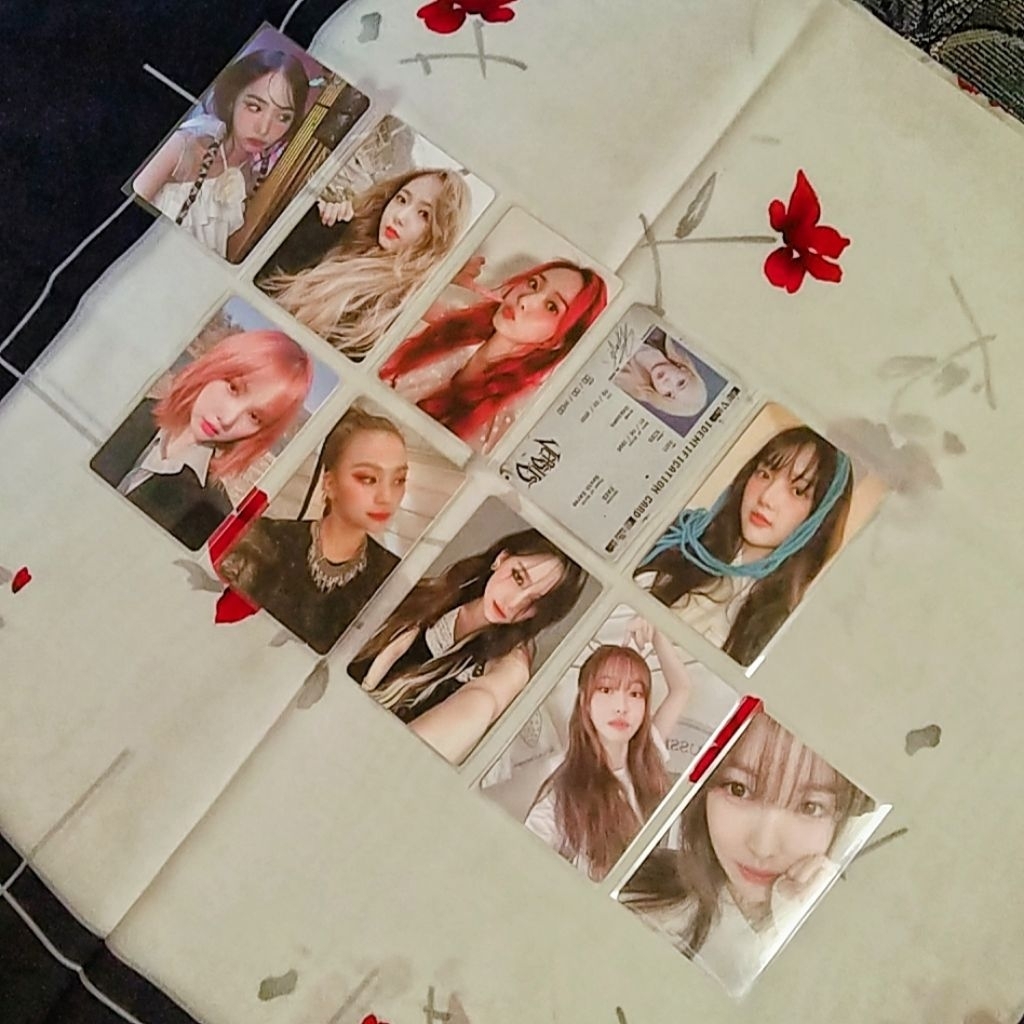 GFRIEND official photocard.