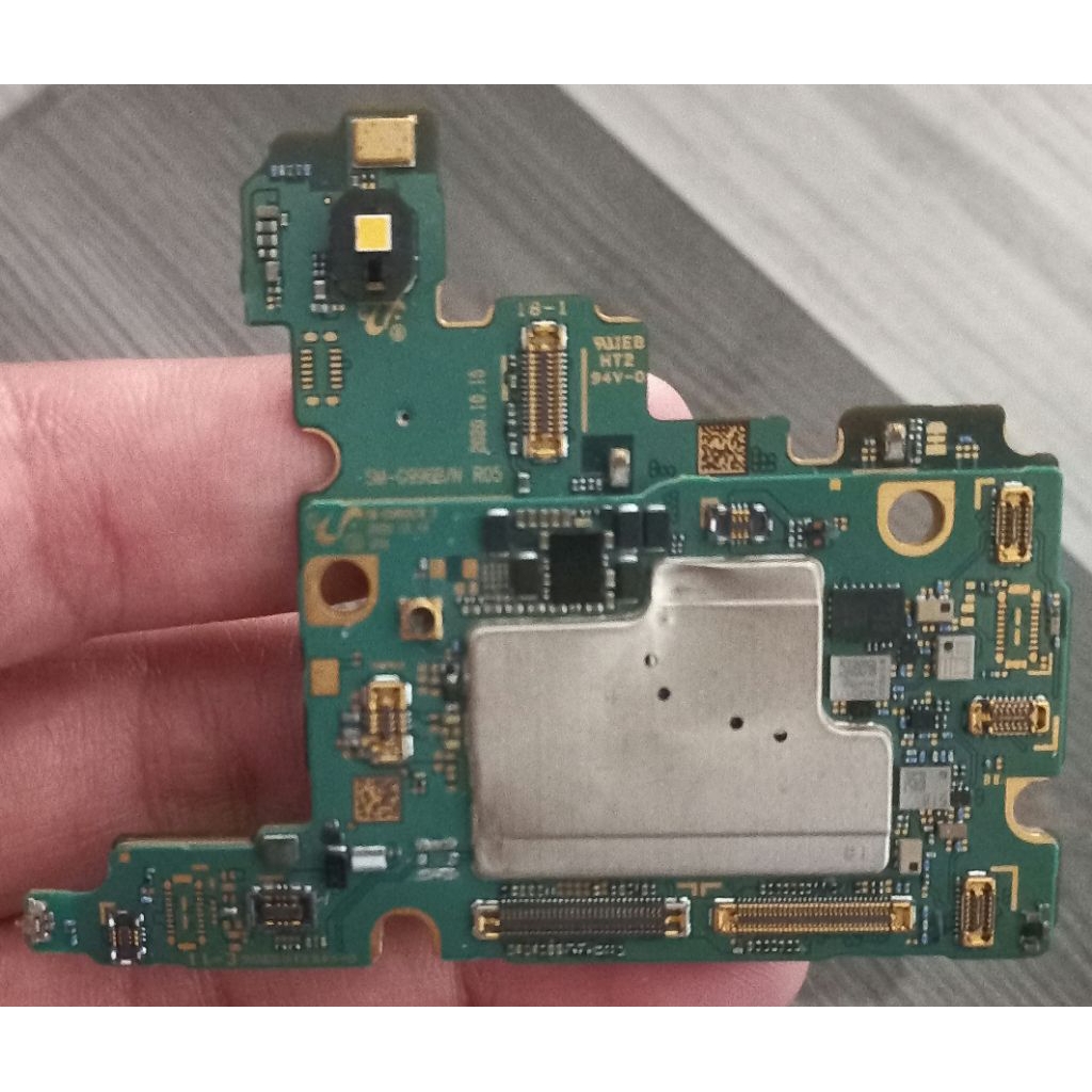 mesin samsung s21+ mati kaya difoto