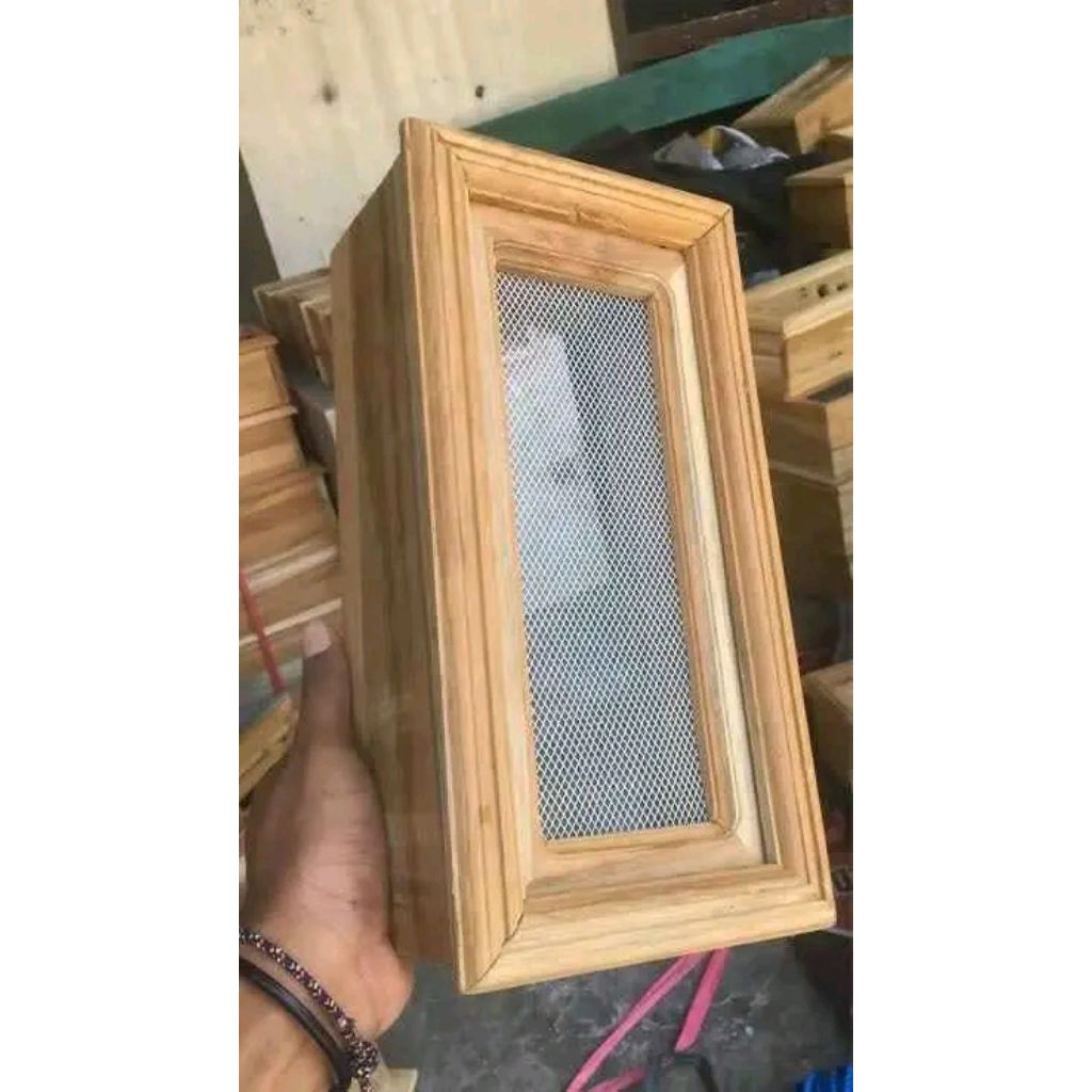 Loster Kayu Jati Pilihan Tanpa Sambungan dengan Kasa Nyamuk Ukuran 15x30 dan 10x30 Ventilasi Rumah L