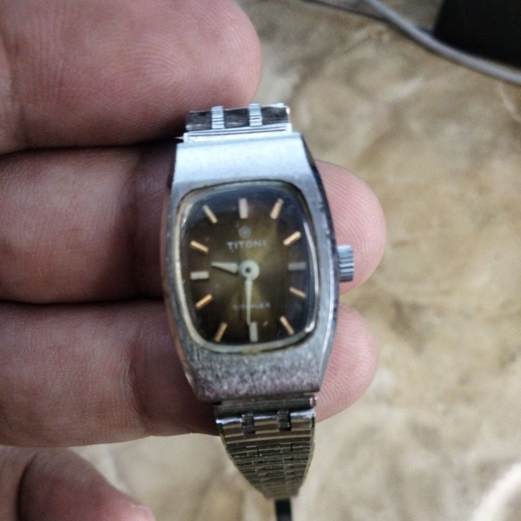 Jam wanita TITONI Vintage manual wind