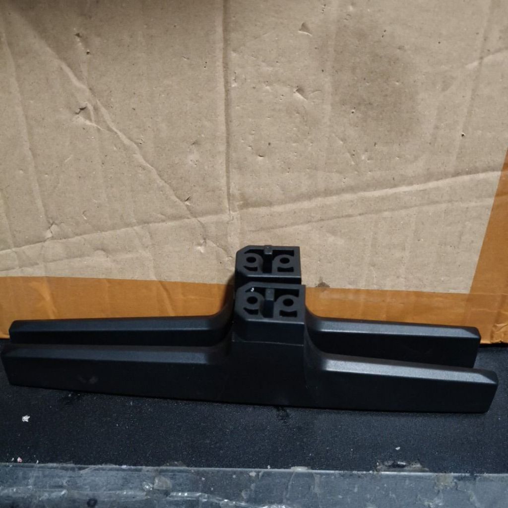 stand kaki TV Hisense 43E6N