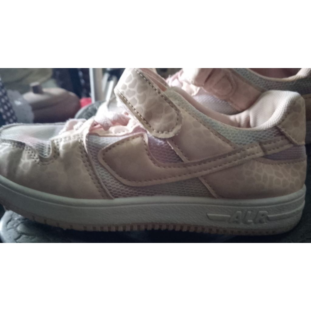 sepatu nike preloved second ukuran 33