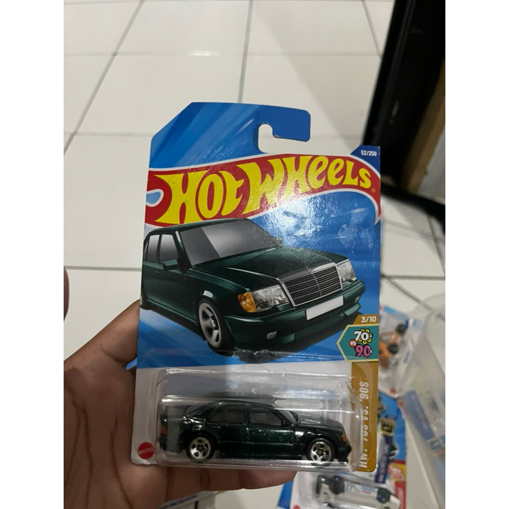 hotwheels mercy 500 e hijau