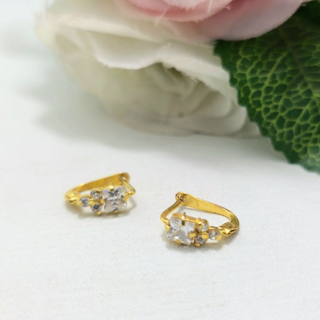 Anting Jepit Mata Putih Kotak Emas Muda