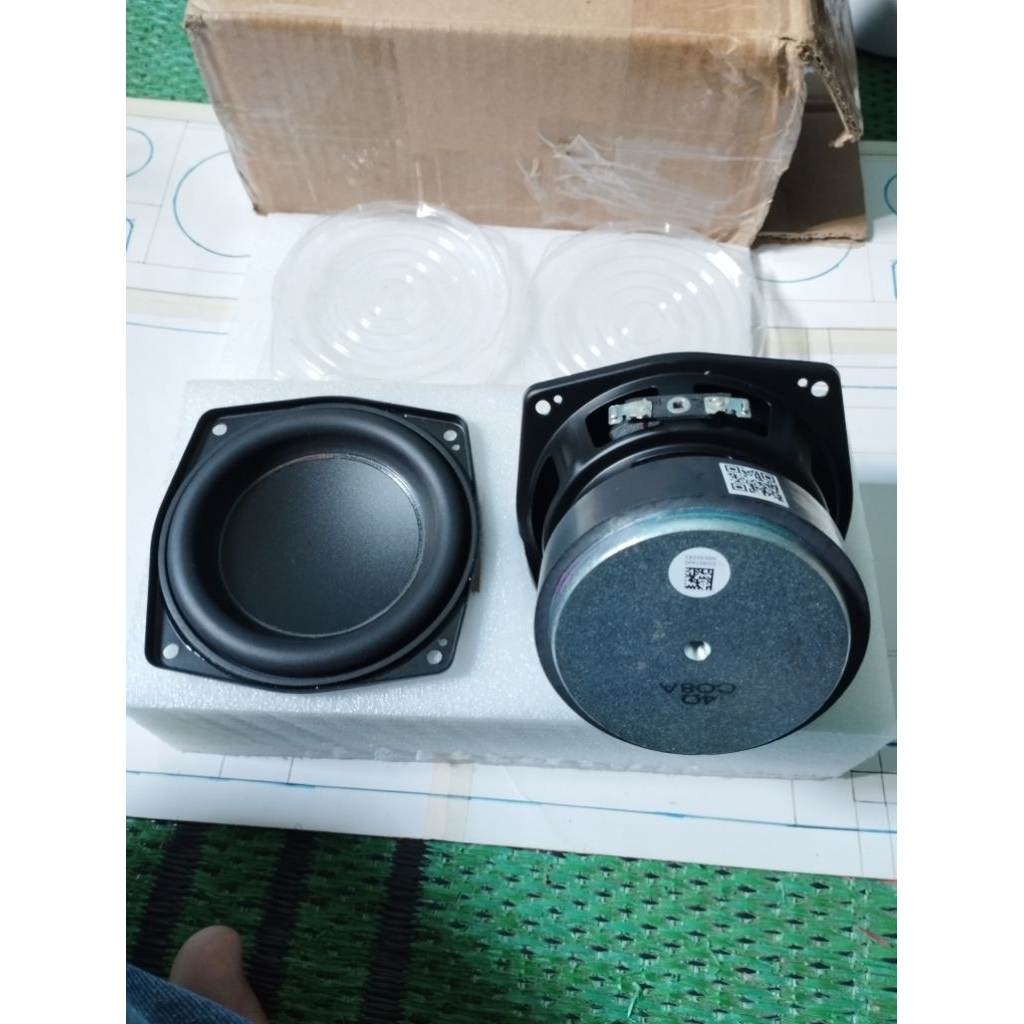 Sepasang Speaker JBL Boombox 2 ukuran 4 inch 40 watt