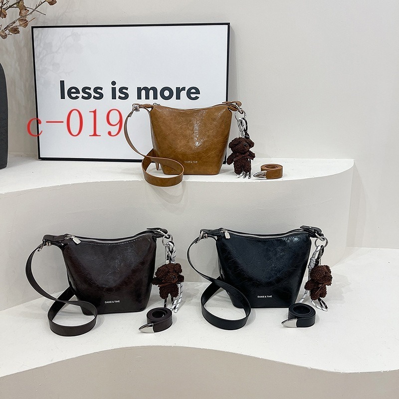 C-019-Tas Selempang Turki Dengan Bahan Kulit Sentetis Premium