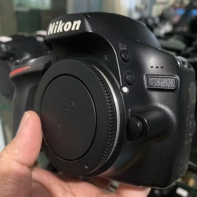 Nikon D3200 Body only  no vignet