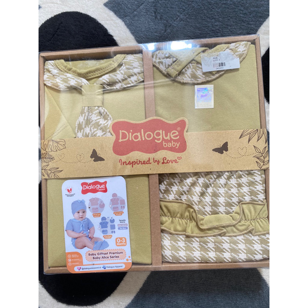 dialogue baby gift set
