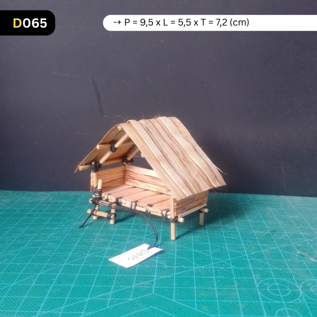 D065  - Miniatur Rumah / saung / gubuk kayu bambu. prakarya kerajinan aksesoris diorama