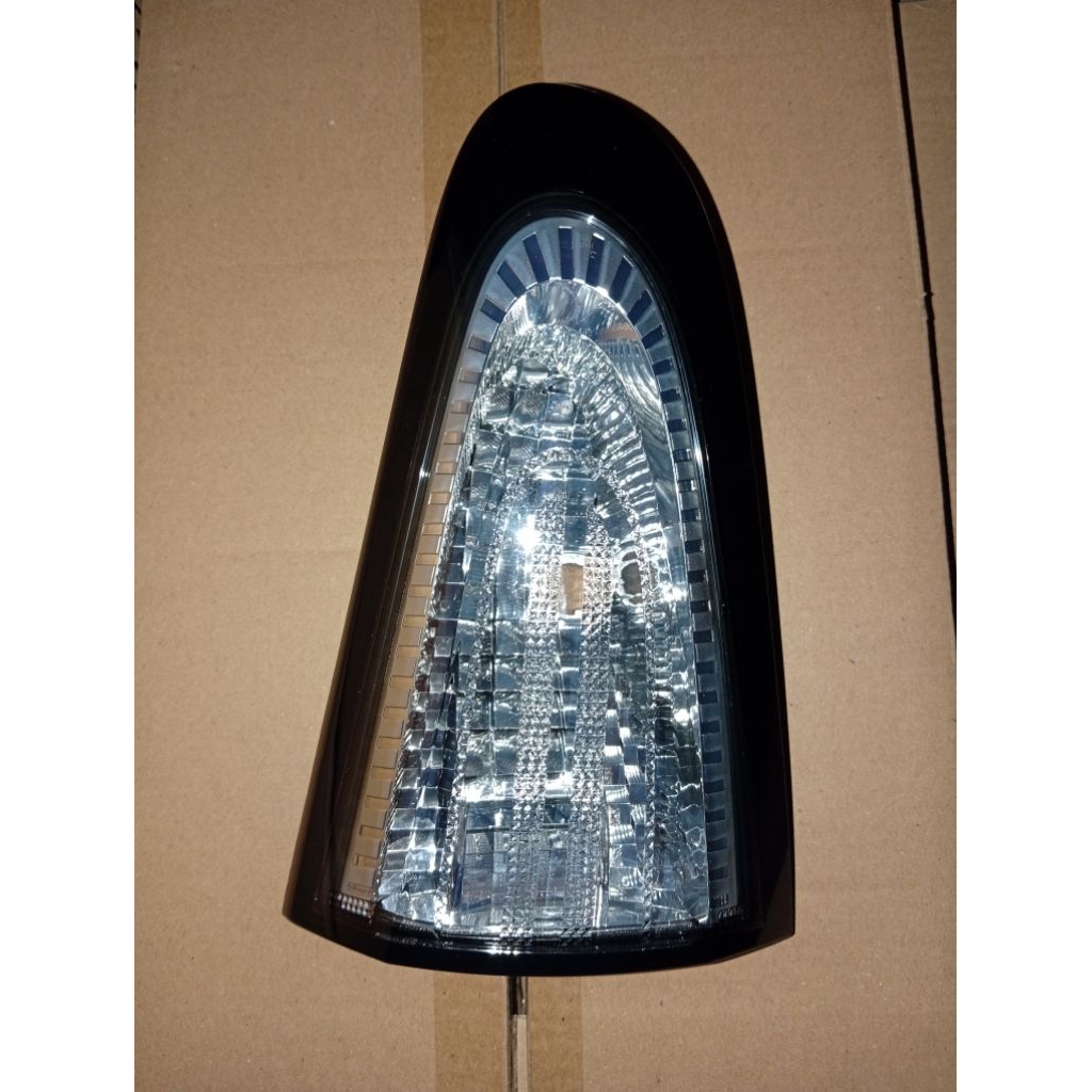 81591-0D240 Reflector bagasi kiri toyota sienta original