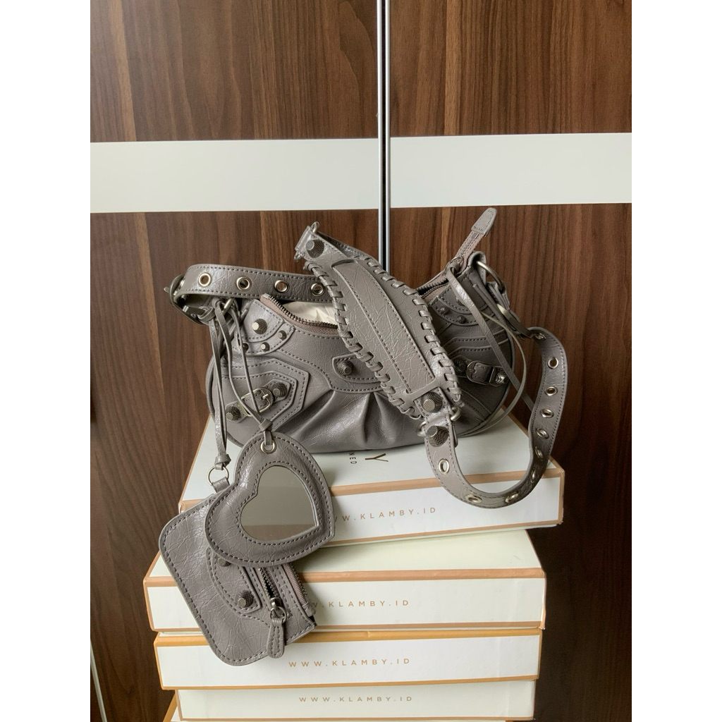 PRELOVED TAS KULIT ASLI ALA BALEN