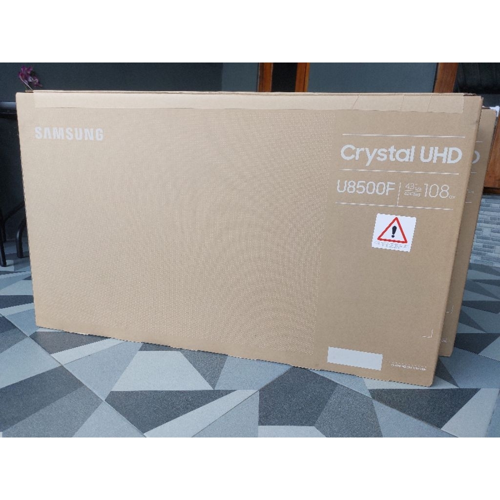 Samsung smart tv 43 inch 43UE100F / 43U8500F layar 4K UHD semarang