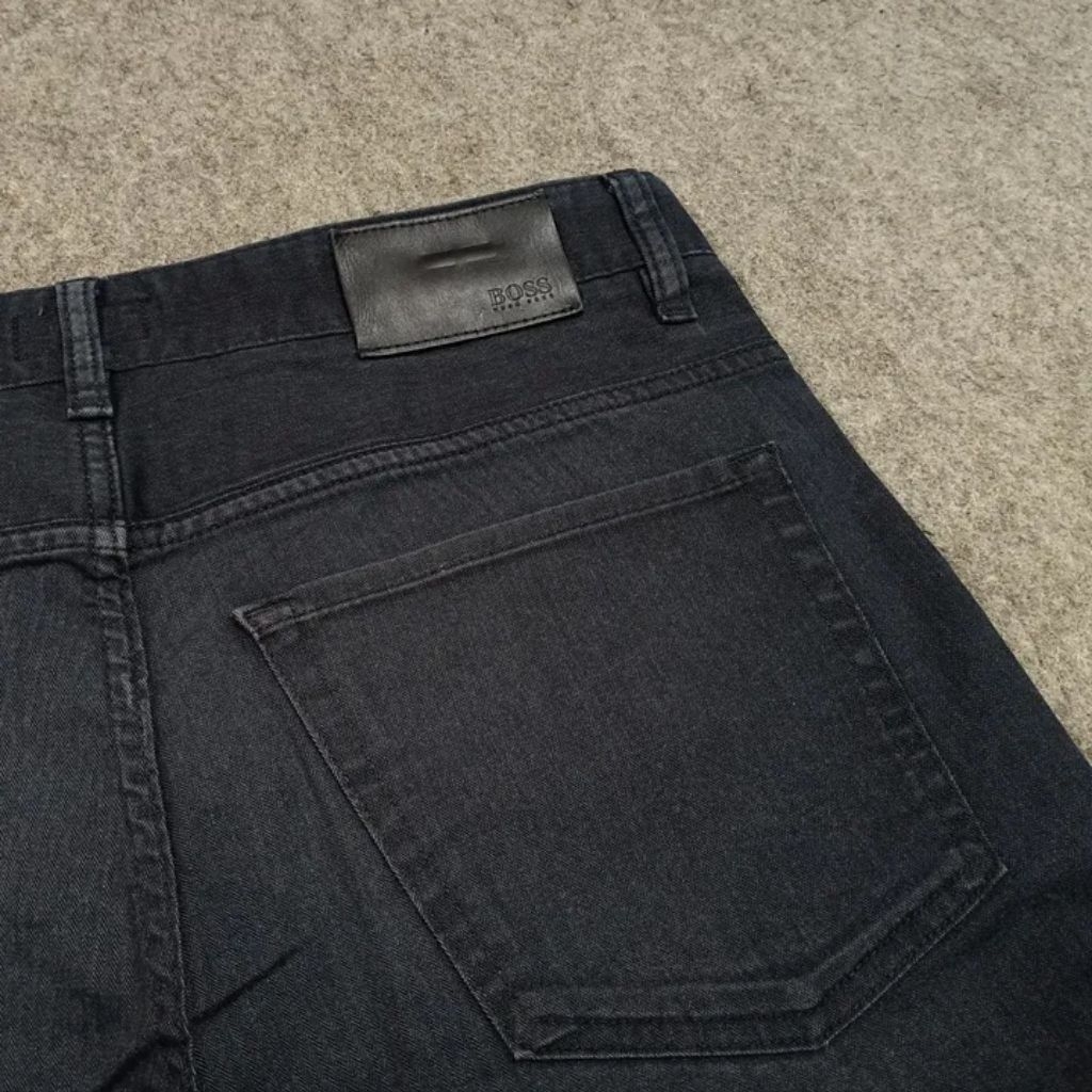 Celana slim straight jeans panjang pria HUGO BOSS size size 32 second