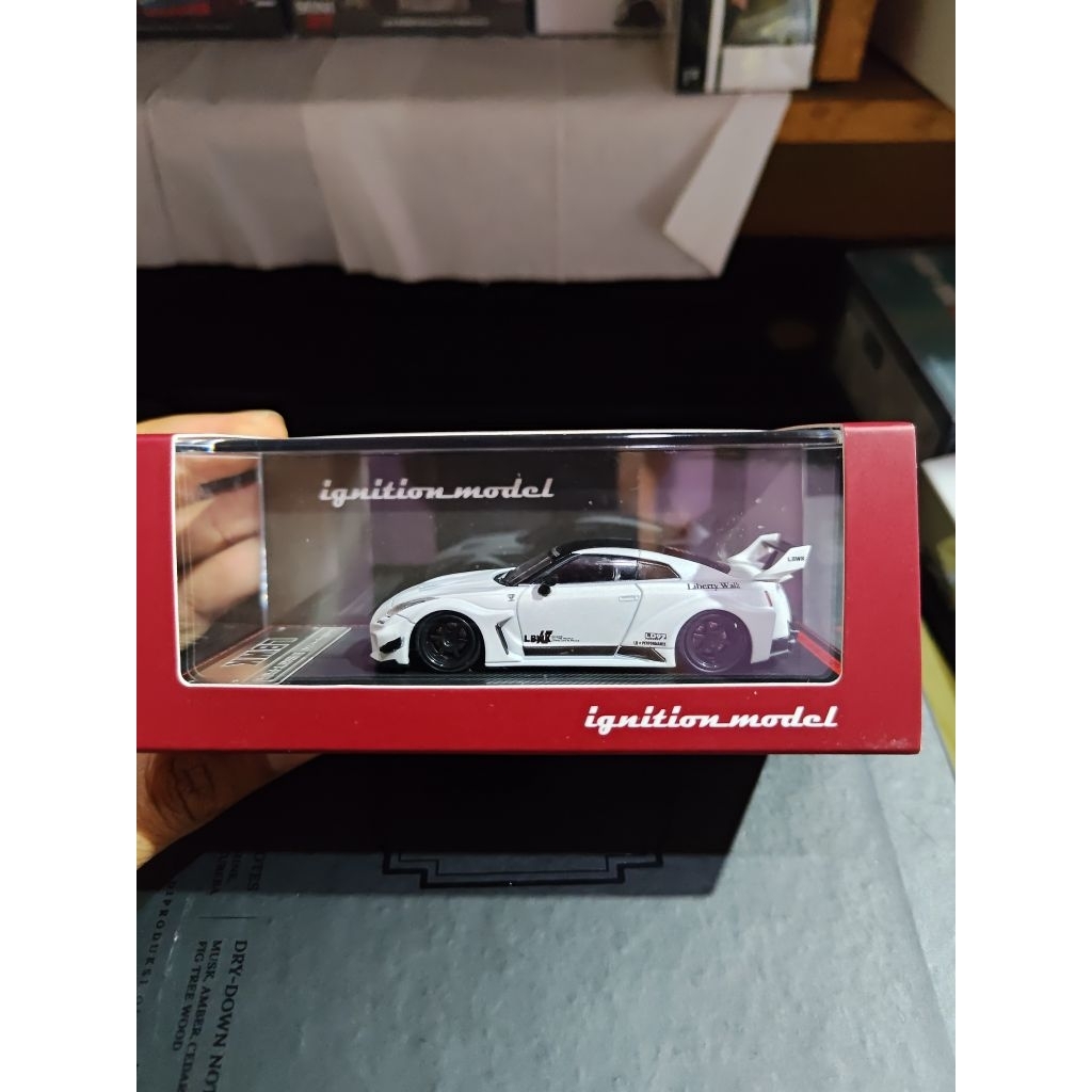 ignition model Nissan GTR R34 white pearl