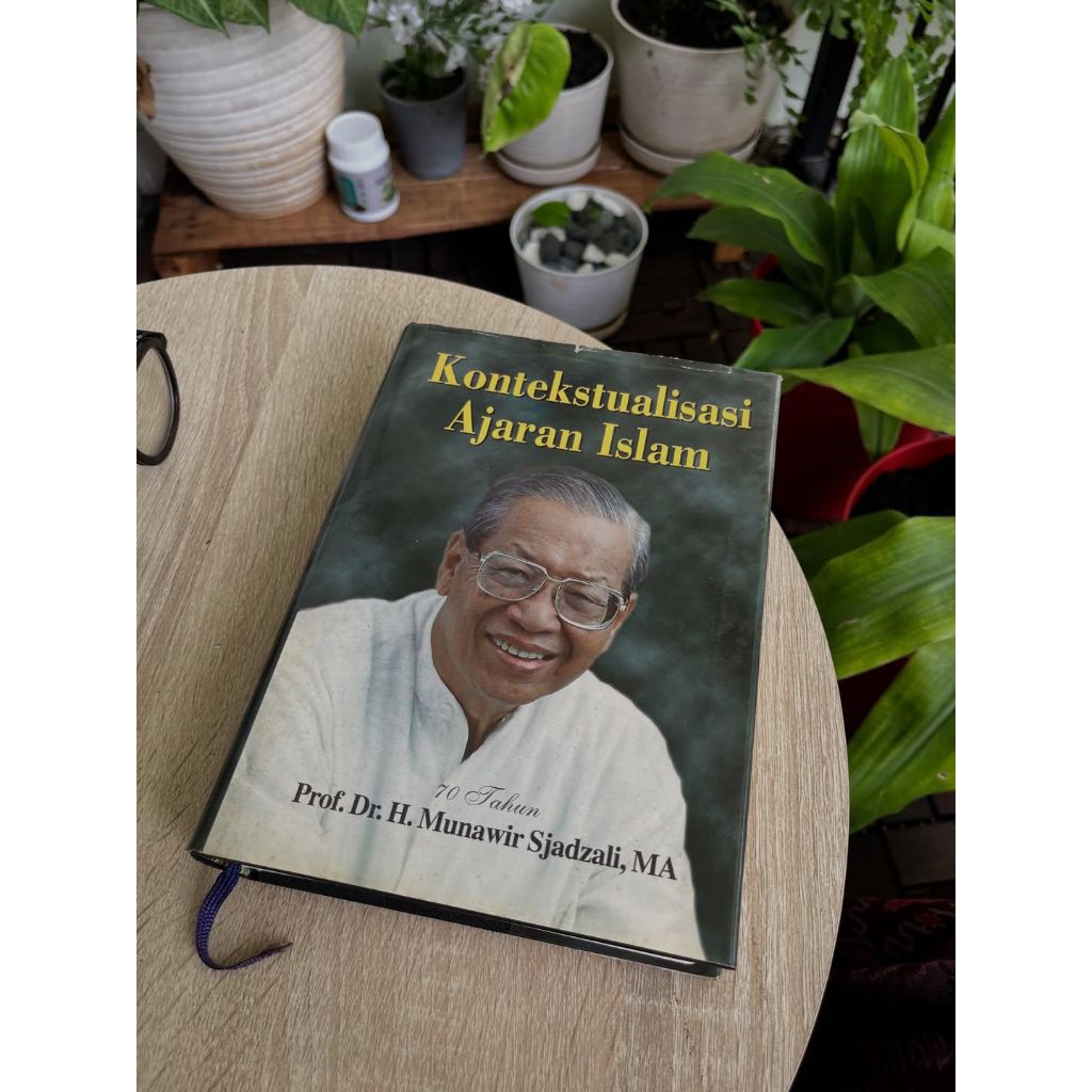 Kontekstualisasi Ajaran Islam; 70 tahun Prof. Dr. H. Munawir Sjadzali, MA.Kumpulan Tulisan Tokoh dan