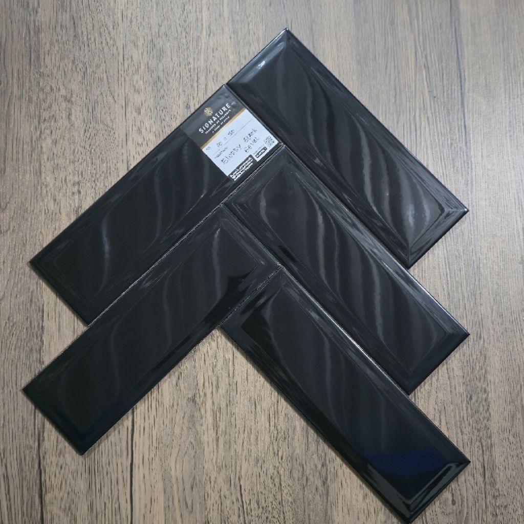 Keramik Subway Hitam Bevel Signature 10x30 GLOSSY BLACK BEVEL