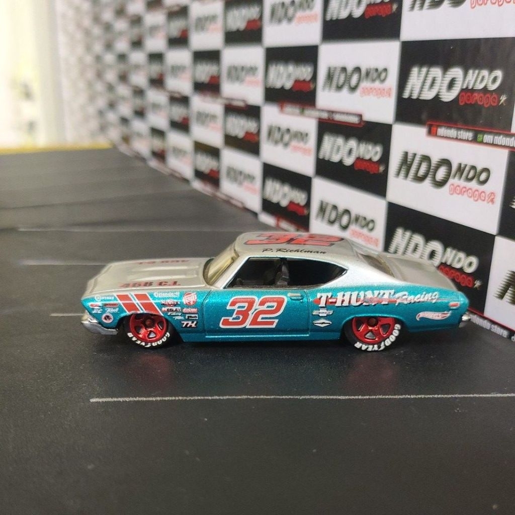 Hot Wheels '69 Chevelle SS 396 Pearl Silver 2nd Loose - 2012 Treasure Hunt Reguler