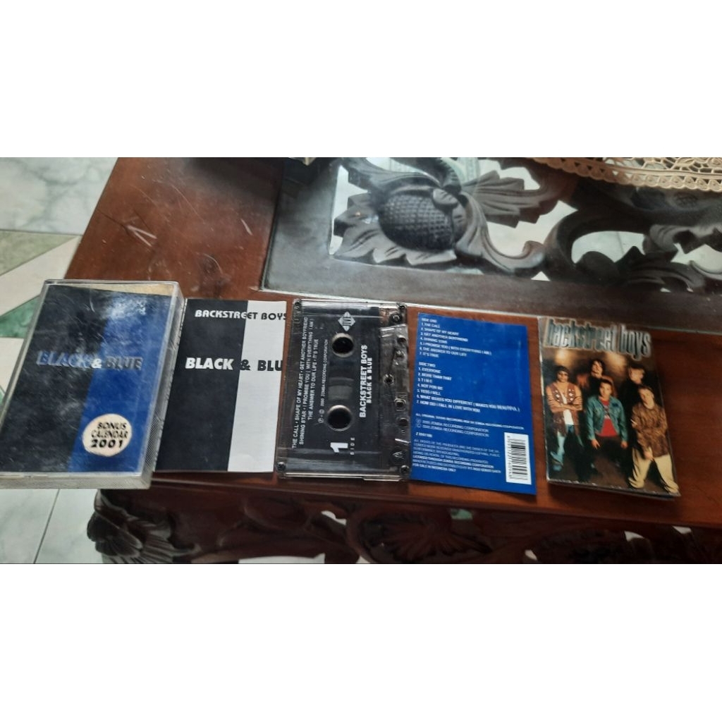 Kaset pita cassette tapes lawas Backstreet Boys vintage original album black and blue bonus calendar