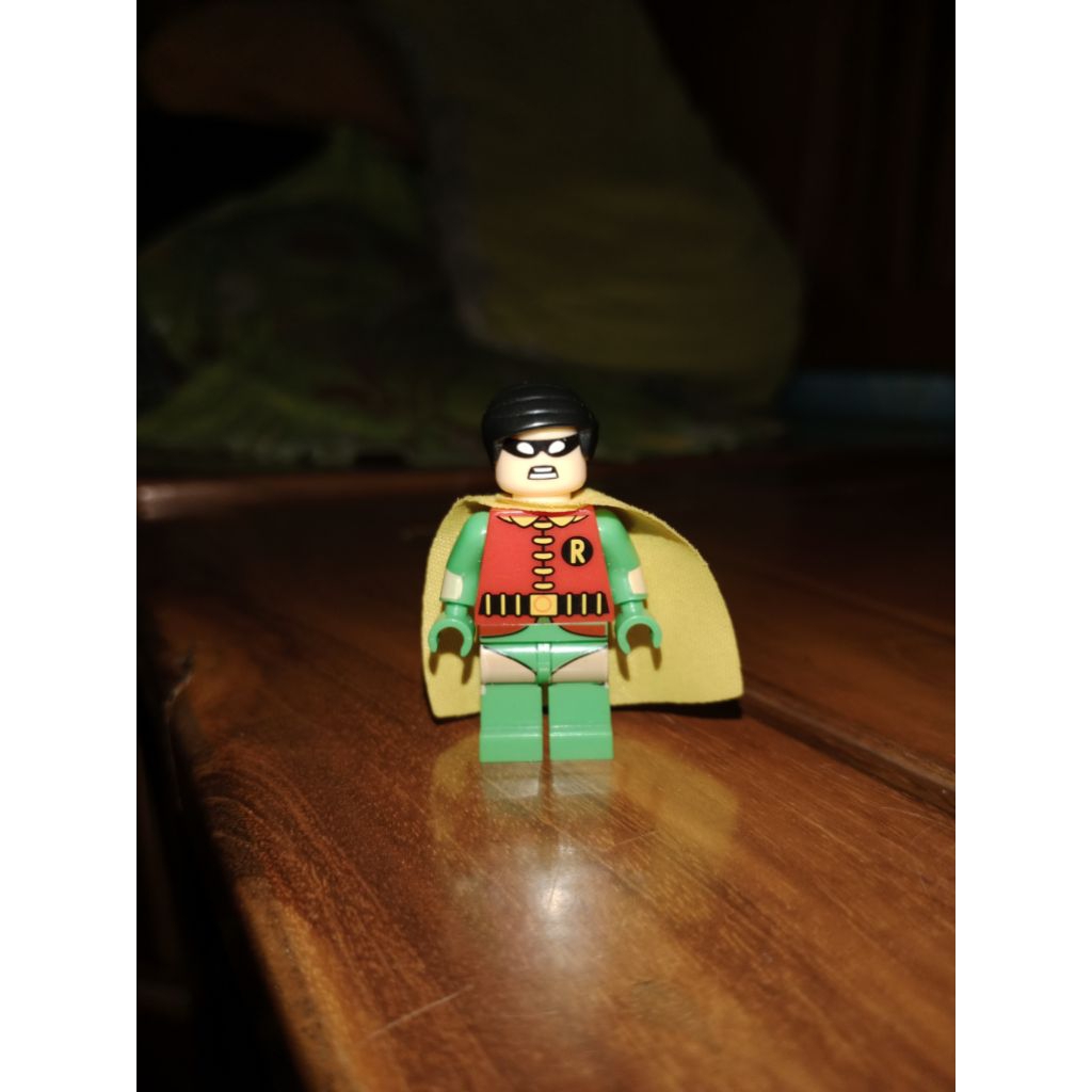 Lego robin & Chomper vs zombie