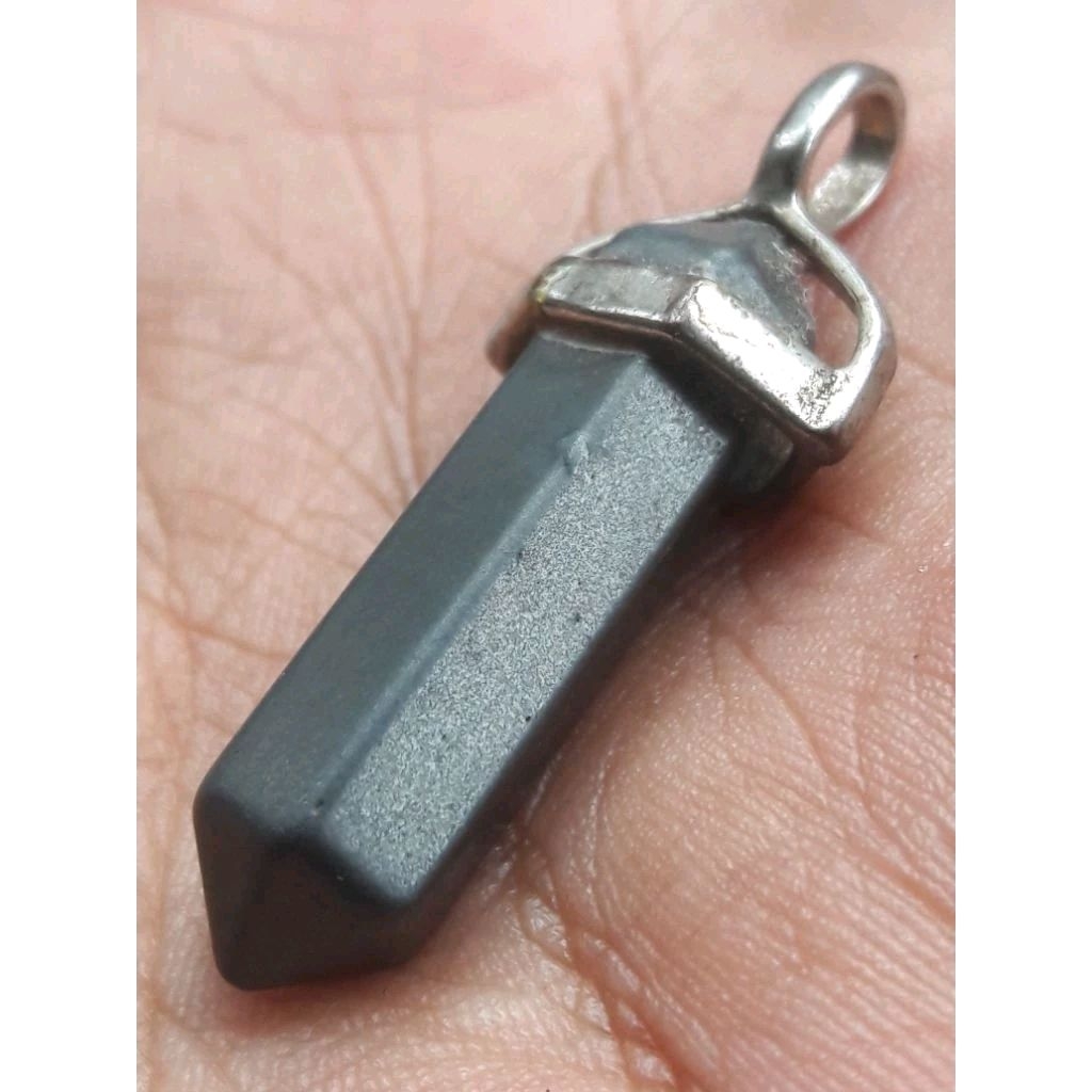 liontin batu badar emas