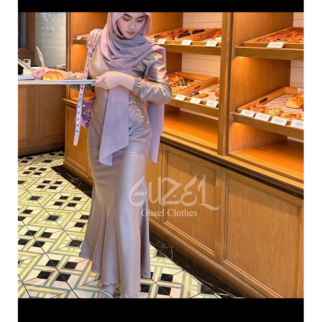 Elora dress by guzel satin Size M warna cream