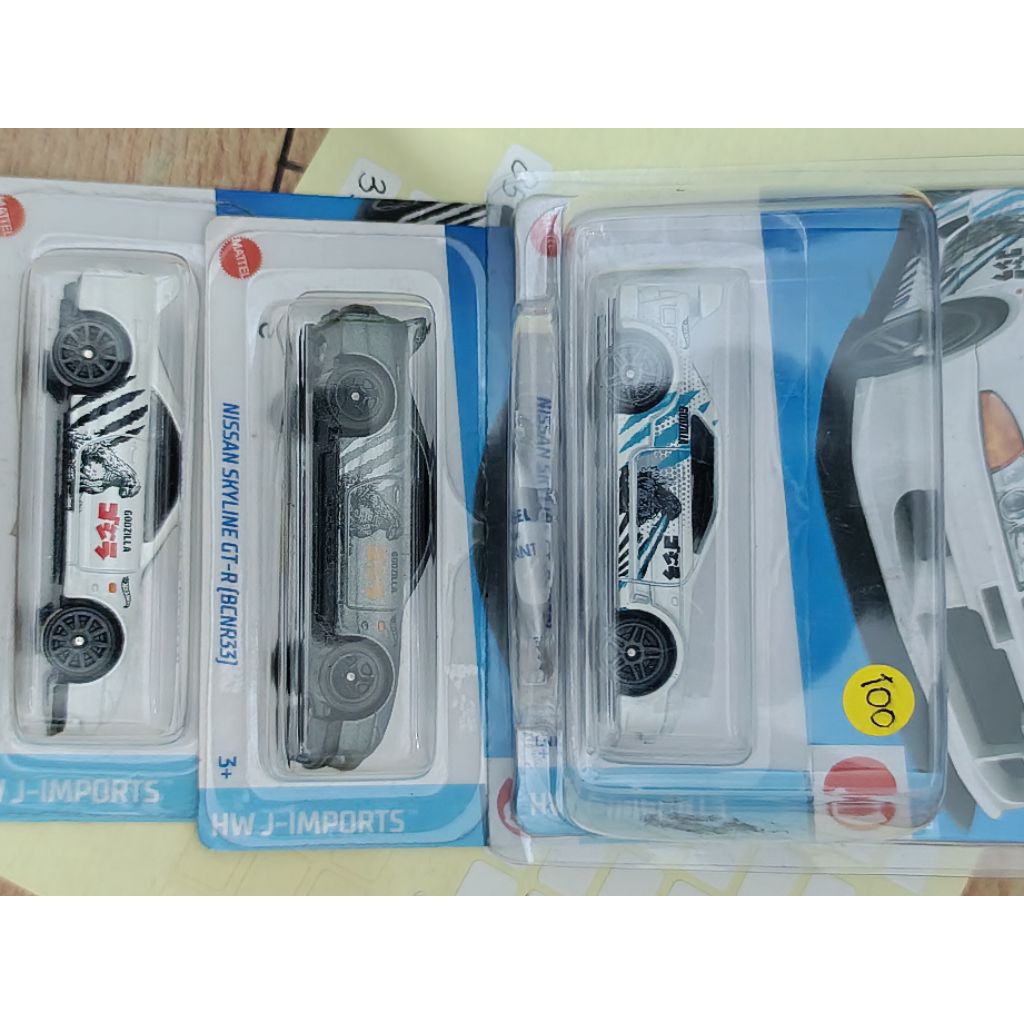 hotwheels r33 Godzilla putih