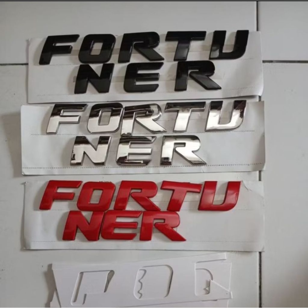 Emblem Kap Mesin Mobil Fortuner ( Huruf Tebal )