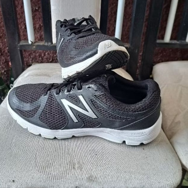 SEPATU NEW BALANCE 575 SIZE 42
