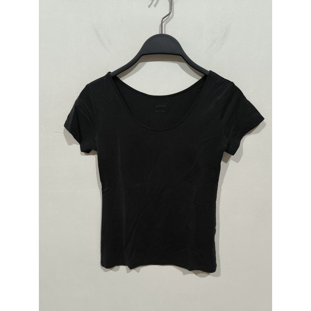 Preloved Kaos Wanita Airism