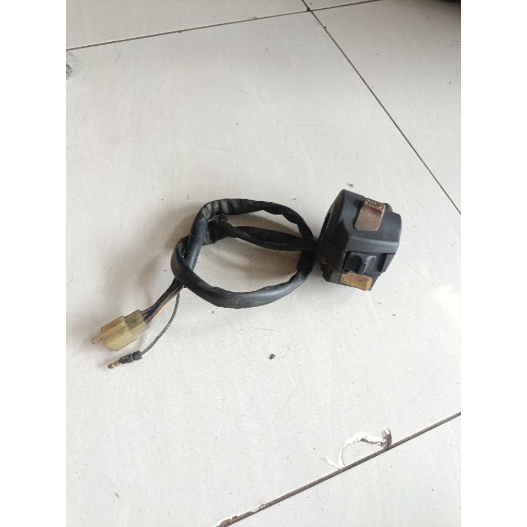 HOLDER KANAN HONDA TIGER