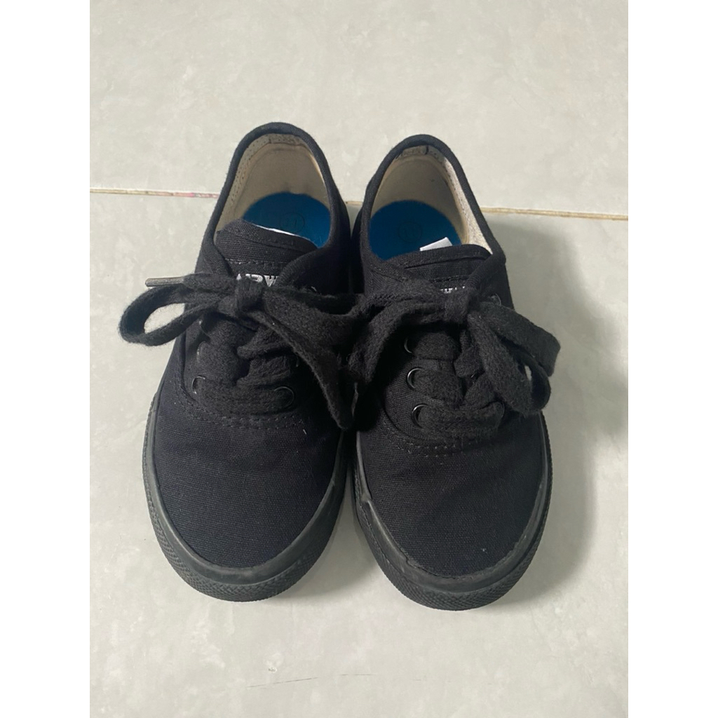 Sepatu anak second