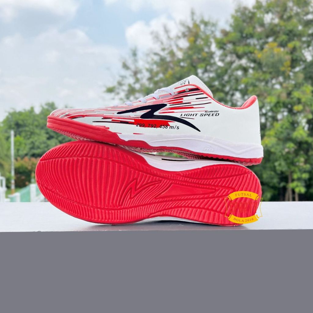 CUCI GUDANG SEPATU FUTSAL SPECS LIGHTSPEED REBORN SIZE 37 38 COD BISA BAYAR TEMPAT DAN BERGARANSI