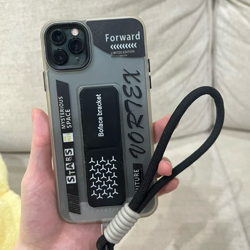 Case iPhone 11 Pro Max dengan Stand Cowo Hitam & Transparan