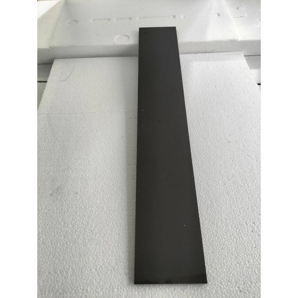 Lis/plin granit ukuran 10x40cm warna hitam cream putih glossy