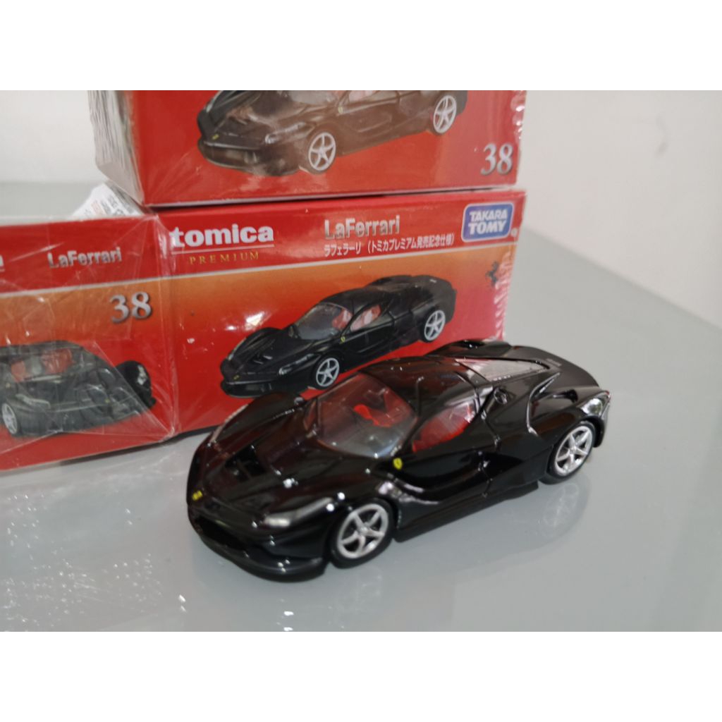 tomica premium loose La Ferrari Black.