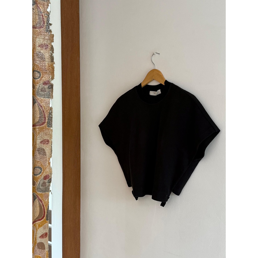 Private Eyes - Toga Pulla Black Top