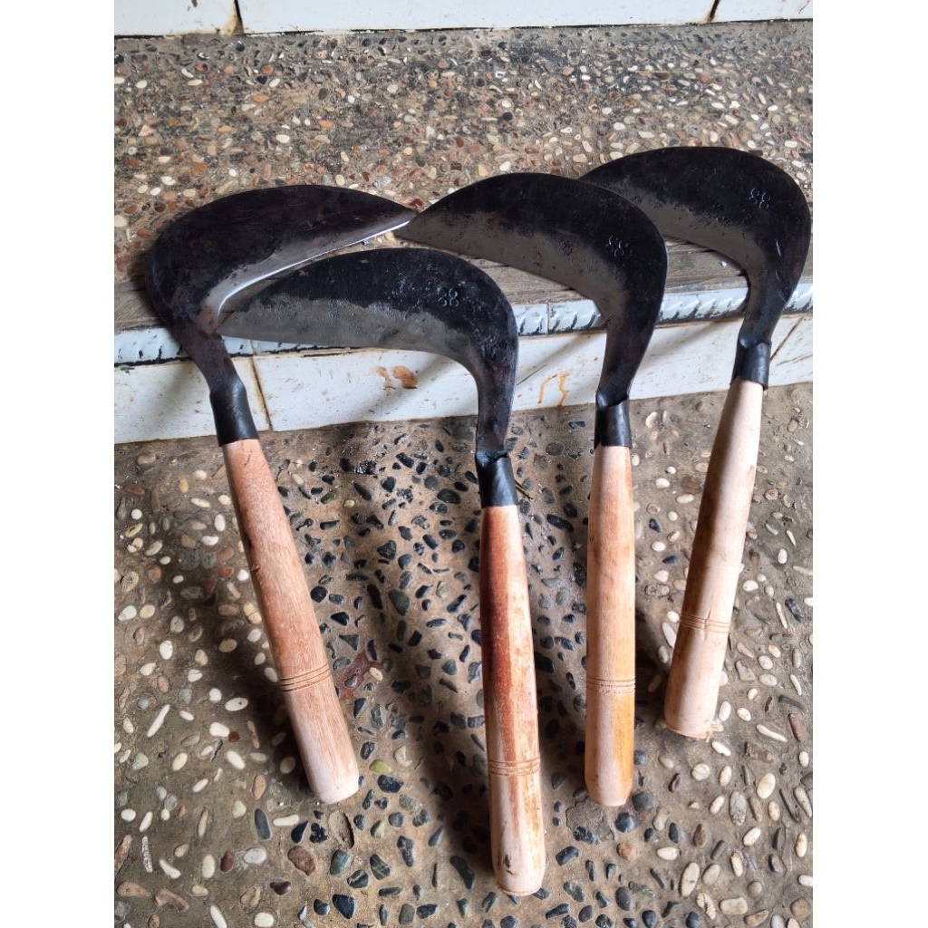 sabit alat panen padi bahan baja tebal