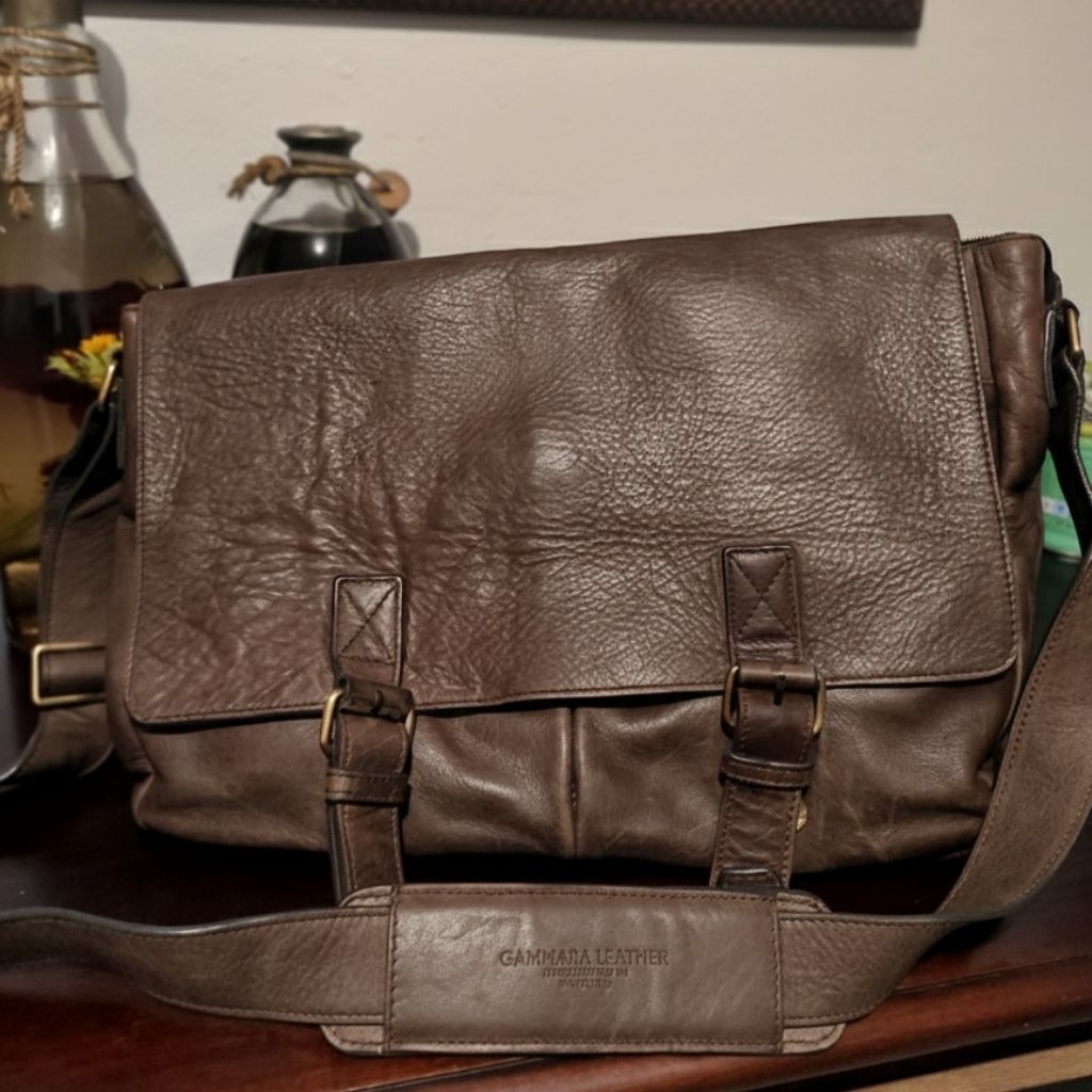 tas gammara leather messenger bag